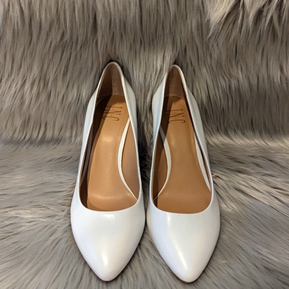 INC International Concepts White Pointed-Toe Pumps with Tan Lining